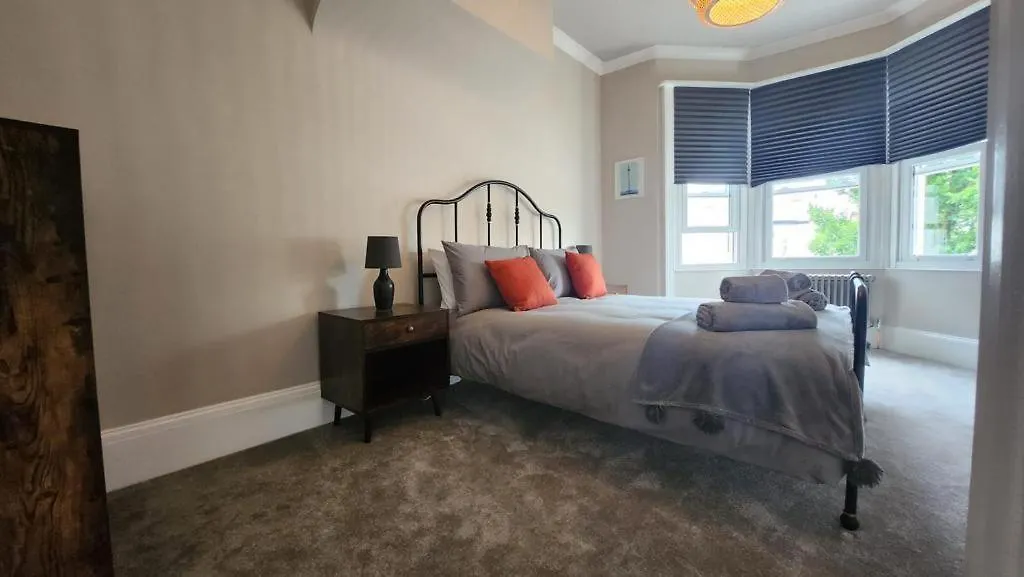 Contemporary Beach Apartment 布赖顿